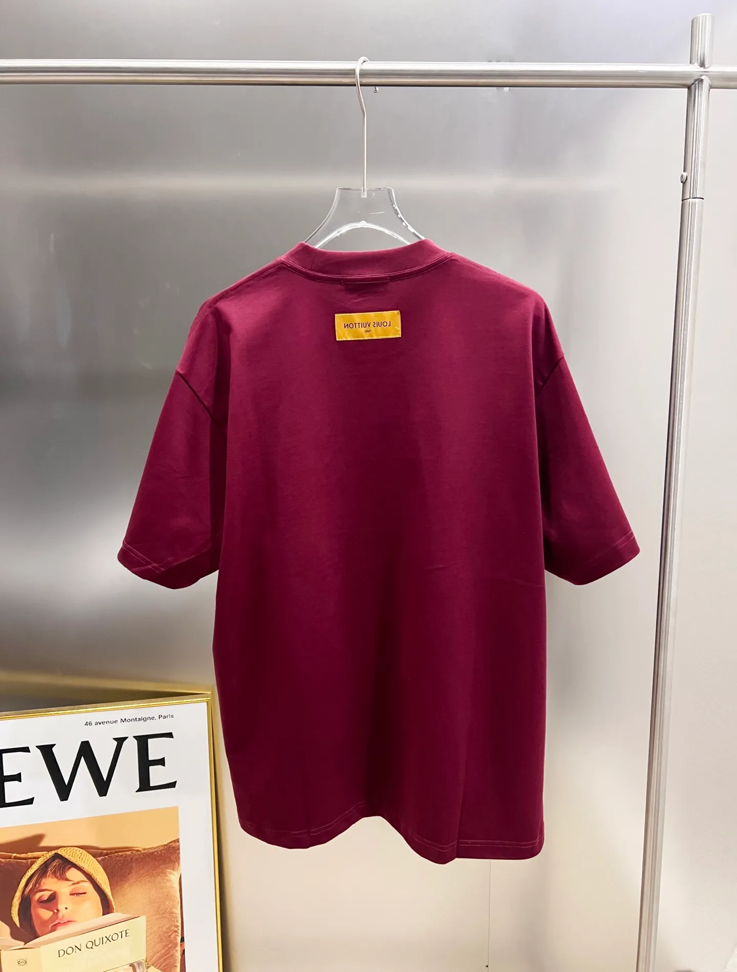 🅿️190 1v Louis* 2025 autumn and winter new style, classic big V letter three-dimensional craft design, high-end version! Highly breathable and comfortable, customized double-yarn plain cotton fabric. Short-sleeved T-shirt. Same style for men and women. Sizes S M L XL XXL Five sizes black white Angora red